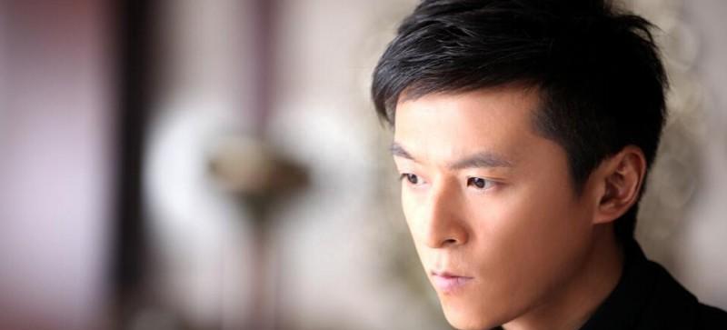 他是被母亲毁掉的男明星,母亲的爱让他窒息,44岁了没人愿意嫁他