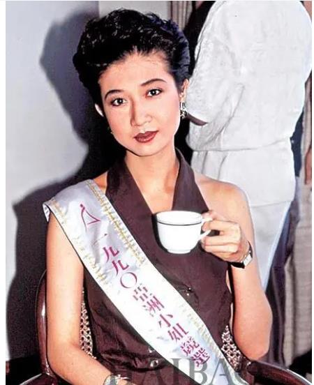 成龙私生女，上演“悲惨的一生”，如今放下一切重新来过