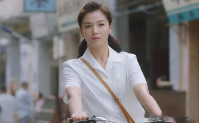 都是演精英,秦岚刘涛对比袁泉,自然脸“医美”脸,差距一目了然