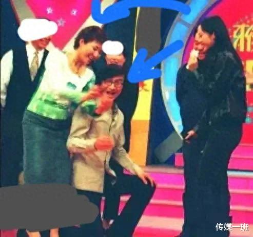 汪峰与前妻齐丹、康作如罕见甜蜜照曝光：跪地求婚，一起看音乐