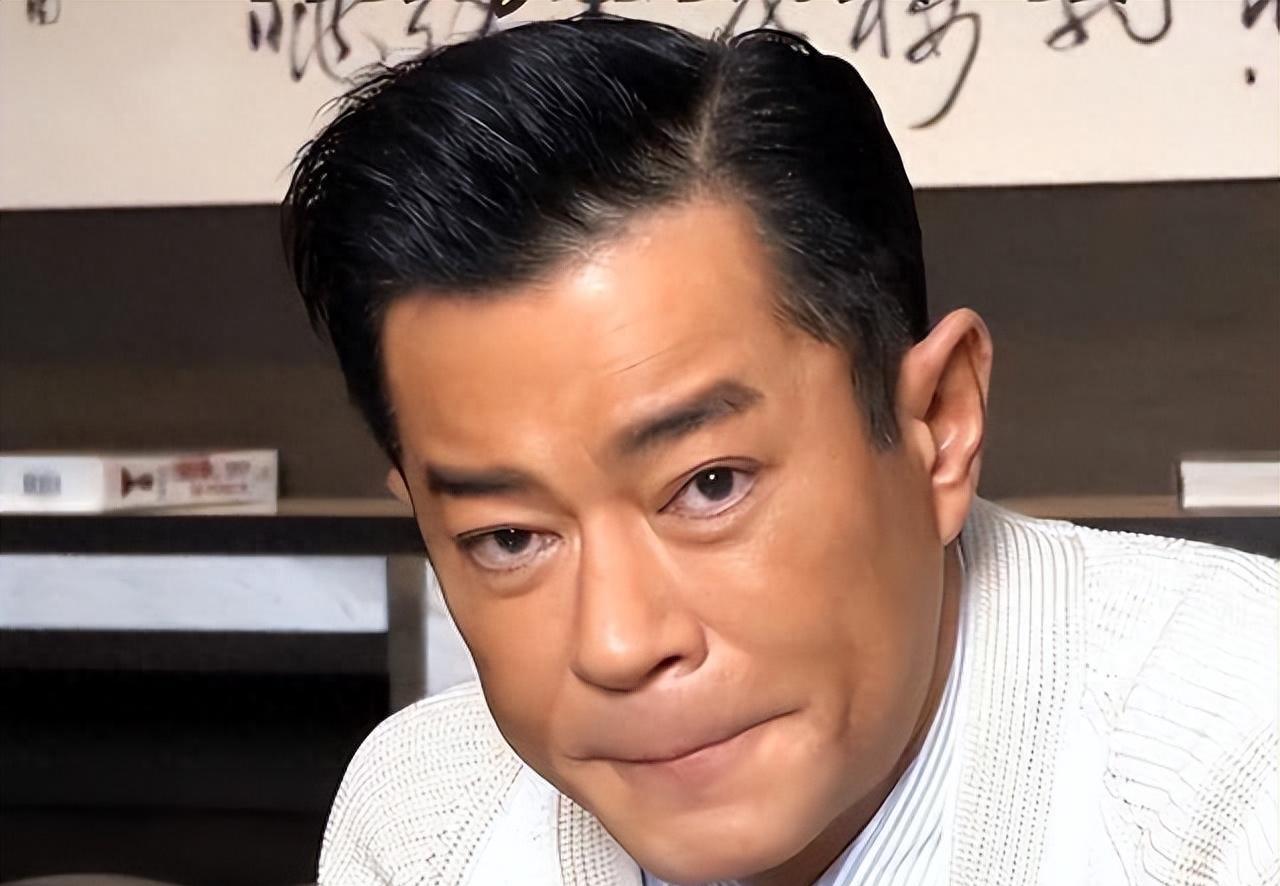 科技脸和自然脸区别多大?看完这10位老牌男神的近照,你就知道