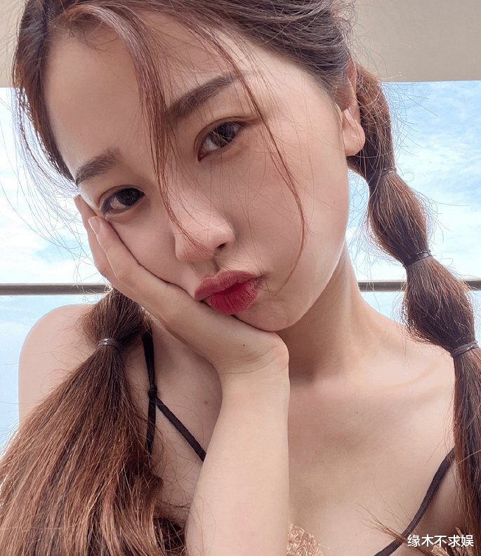 李连杰|虞书欣吴建豪恋情疑曝光，两人行程太一致，蛛丝马迹太多！