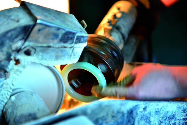 翡翠|完成雕刻后，翡翠还要经历哪些工序才算成品？