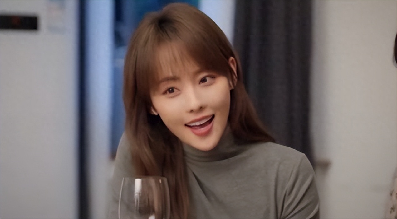 买超要笑醒！张嘉倪离婚后立独立女性人设，看疯马秀遭网友嘲讽g