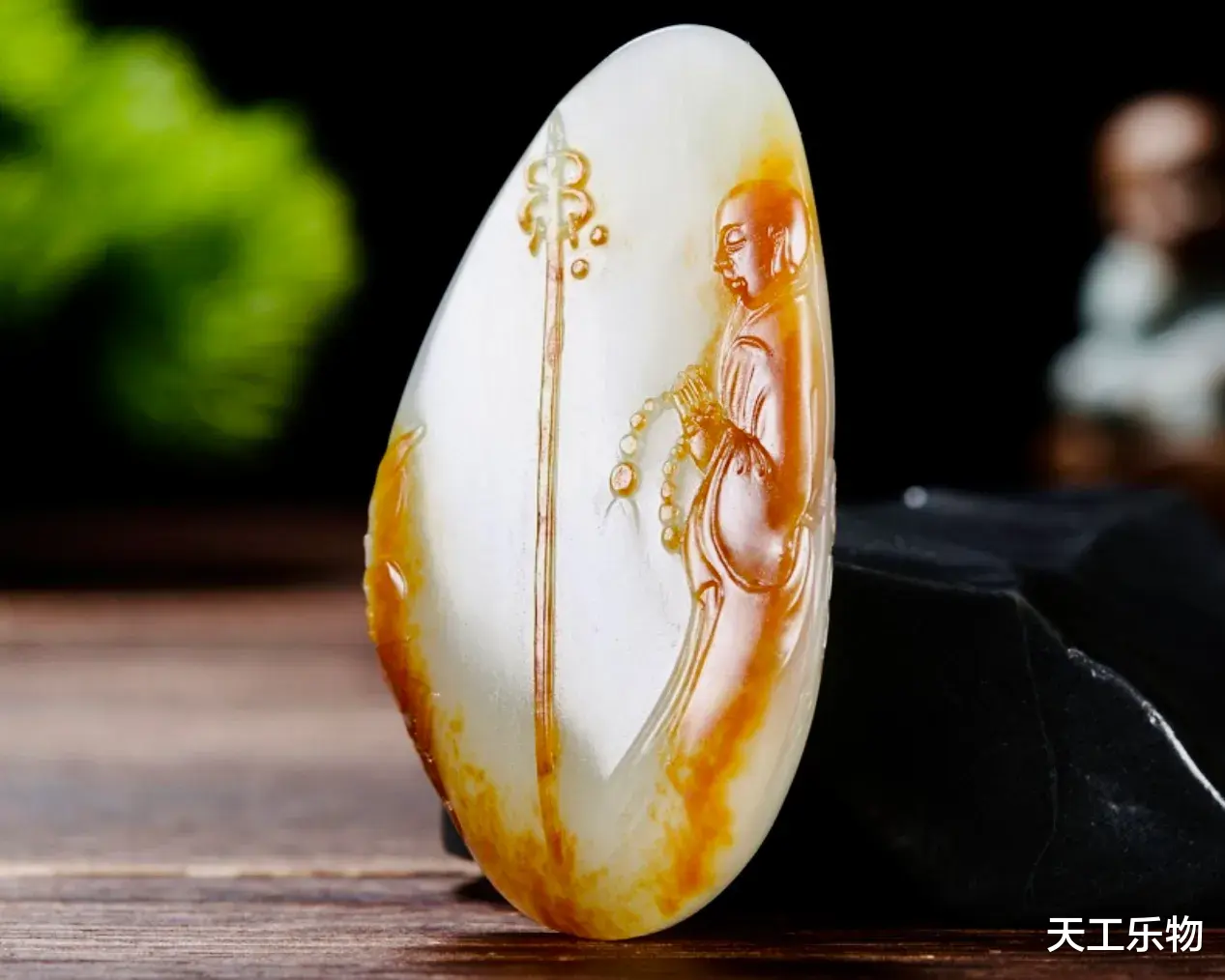 |籽料为什么不能玩白?和田玉“地藏菩萨”给您答案!