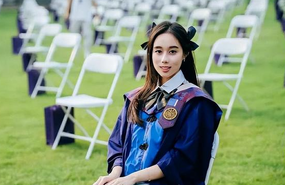 曝霍启山和何超欣联姻,差三辈被质疑,三大因素注定霍家门不易进