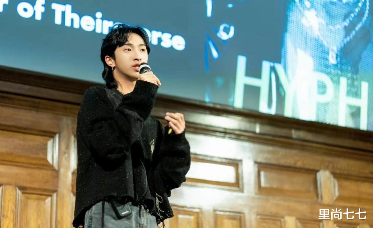 庾澄庆|庾澄庆首次带长子做公益,儿子大方露正脸,气质时髦像极伊能静