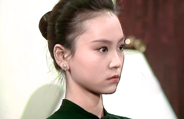 不敢露额头就别尬吹美人了,能抗住“大光明”发型,才能算真神颜