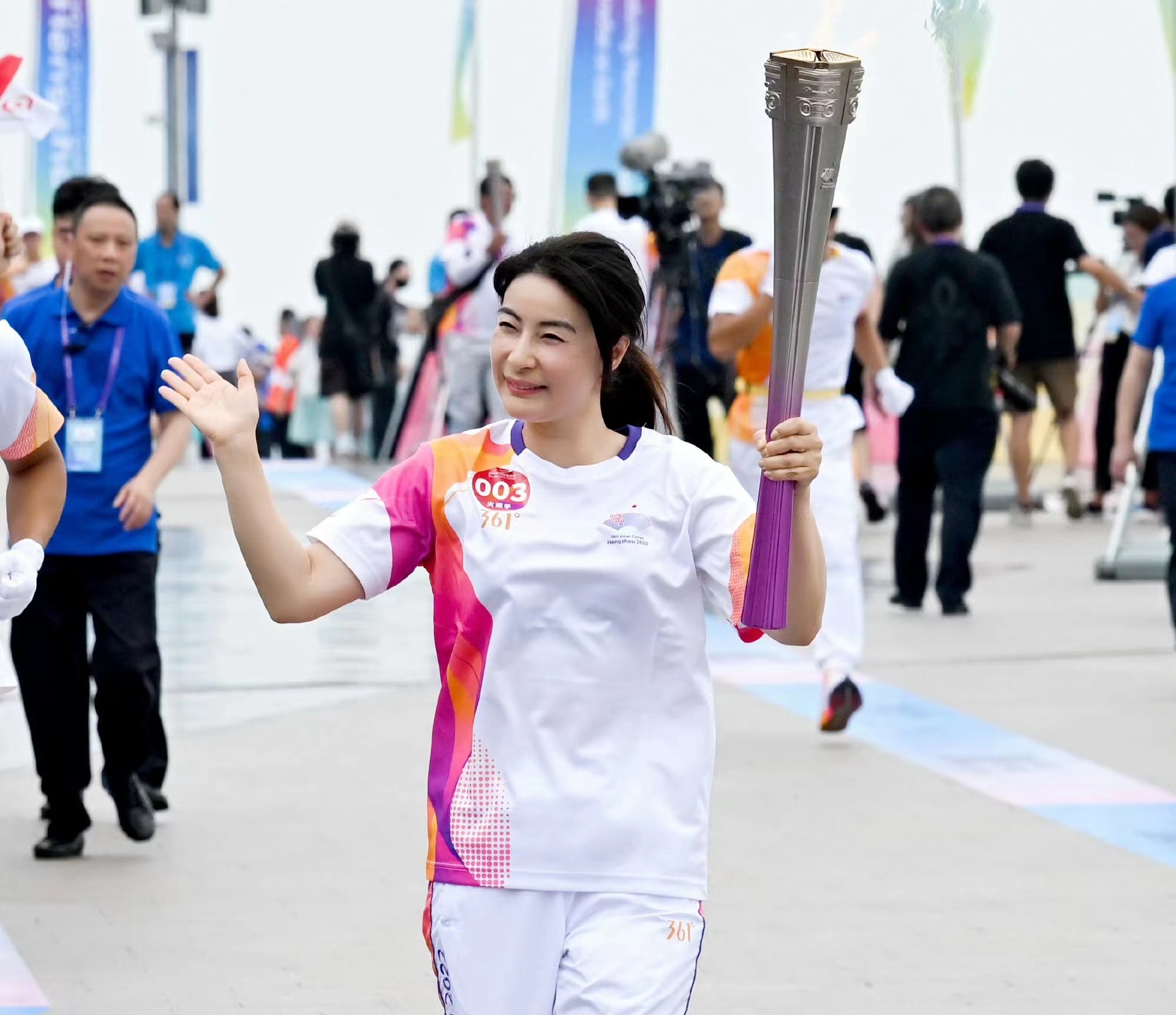 被日本媒体批评,郭晶晶素颜火炬接力被批不端庄?18时,正式回应