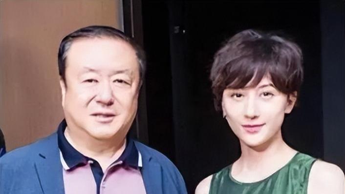 风流名导小刚：曾和干女儿传绯闻？64岁“父女恋”连得二胎！