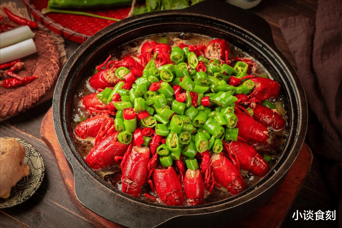 小龙虾|买小龙虾越大越好吗?水产老板:记住3买,2不买,虾肉鲜嫩又Q弹