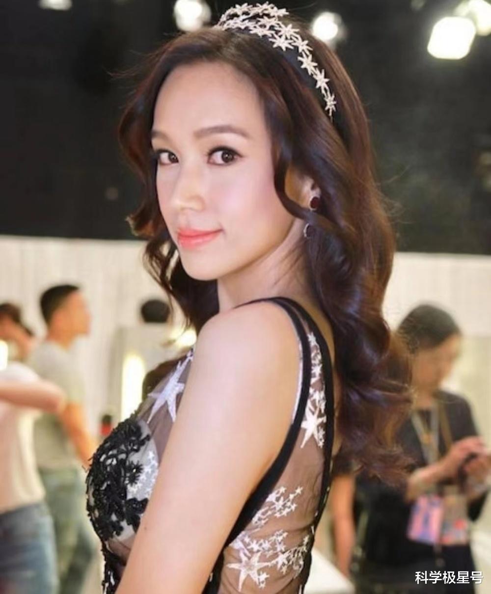 傅嘉莉|好拼！38岁TVB小花为变美去箍牙，曾为拍剧吃荷尔蒙药出现副作用