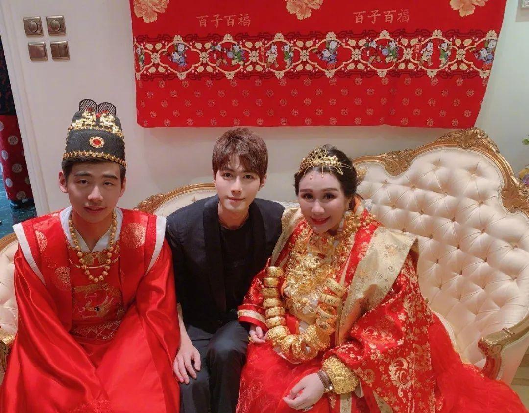 赌王|赌王三、四房子女情史各有各的精彩:有人嫁消防员,有人出轨离婚