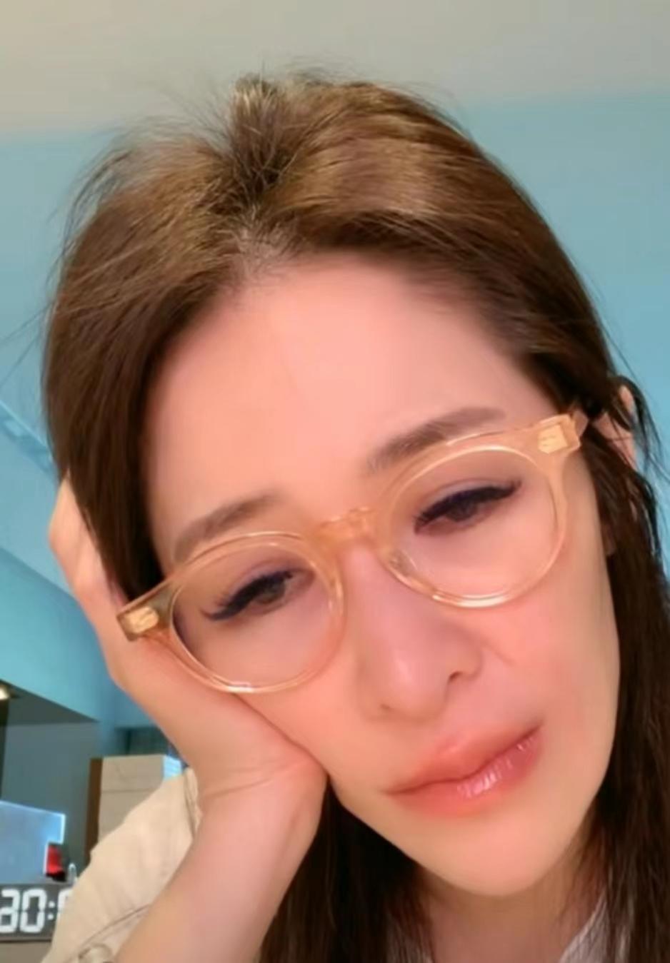 萧亚轩又失恋了!第17任前男友发文承认闪婚,新娘是邻居大姐姐