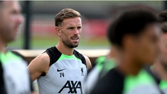 谁是沙特职业联赛中收入最高的五名球员？