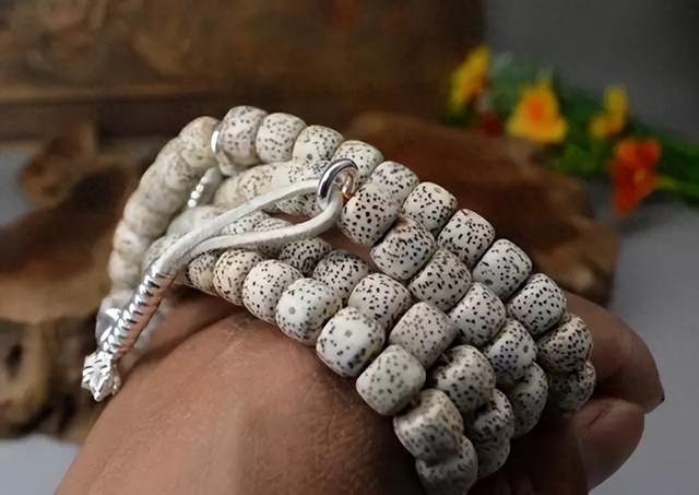 星月菩提“吸油”又“吐油”?