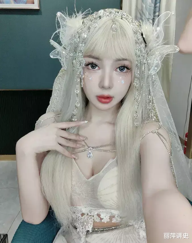 瘦死的骆驼比马大!郭美美出狱后又炫富,富二代男友送9万元包包