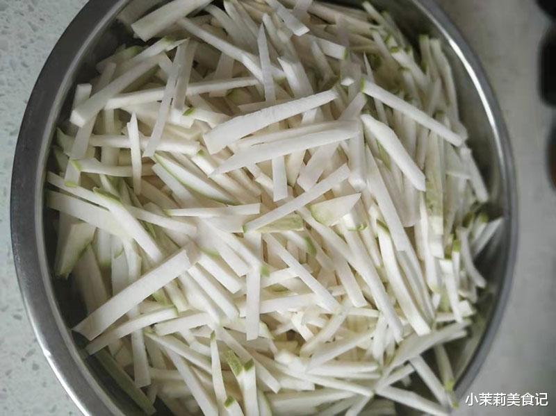 芥菜|腌芥菜，最忌切完直接腌，83岁奶奶教2招，嚼起来又脆又香没苦味