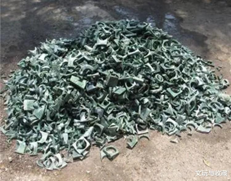 雕刻师从垃圾桶翻出来一块废料，欣喜若狂的比划起来