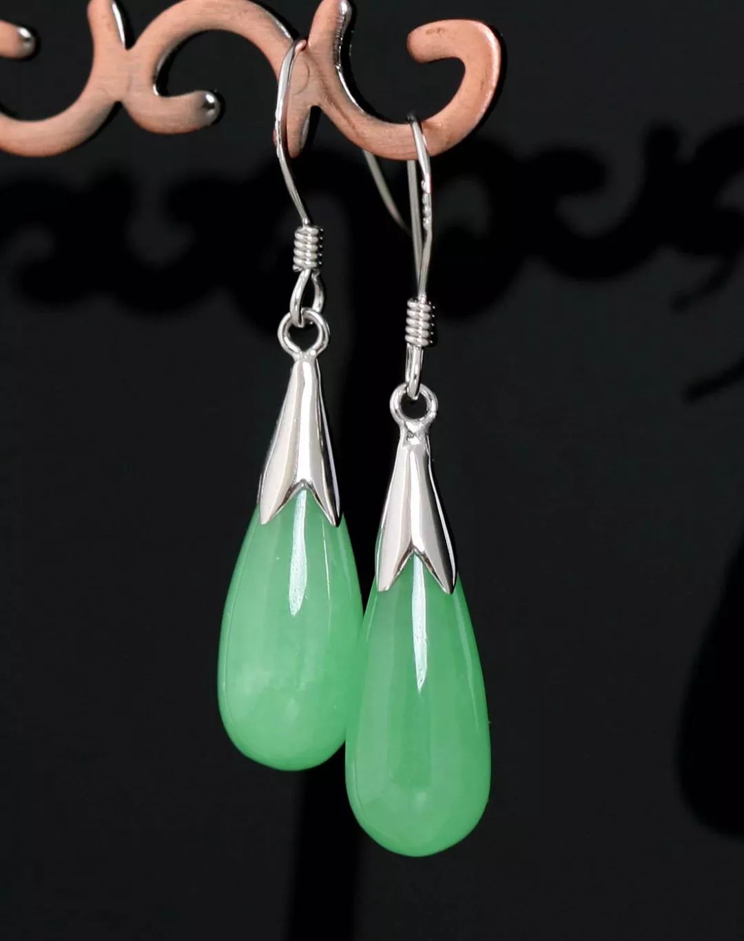 翡翠表面的蜡层需要清理吗？翡翠上蜡和浸蜡有什么区别？