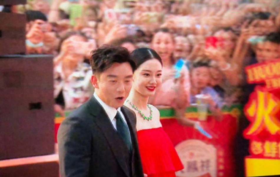 郑恺首次公开介意和岳父母小姨子同住,苗苗落泪:我也想一个人过