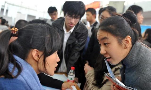大学生|教育部通知,23届大学生专场招聘会火热进行中,招聘名额约10万人