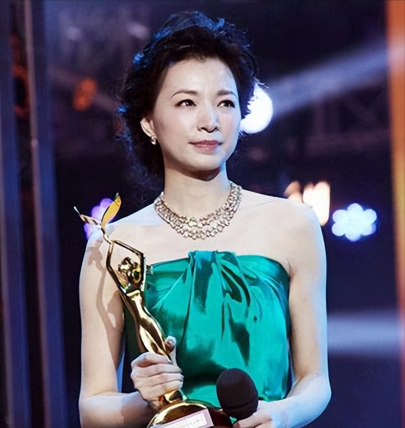 周迅|看似是清纯玉女、实则情史混乱的5位女星，感情个个颠覆你的想象