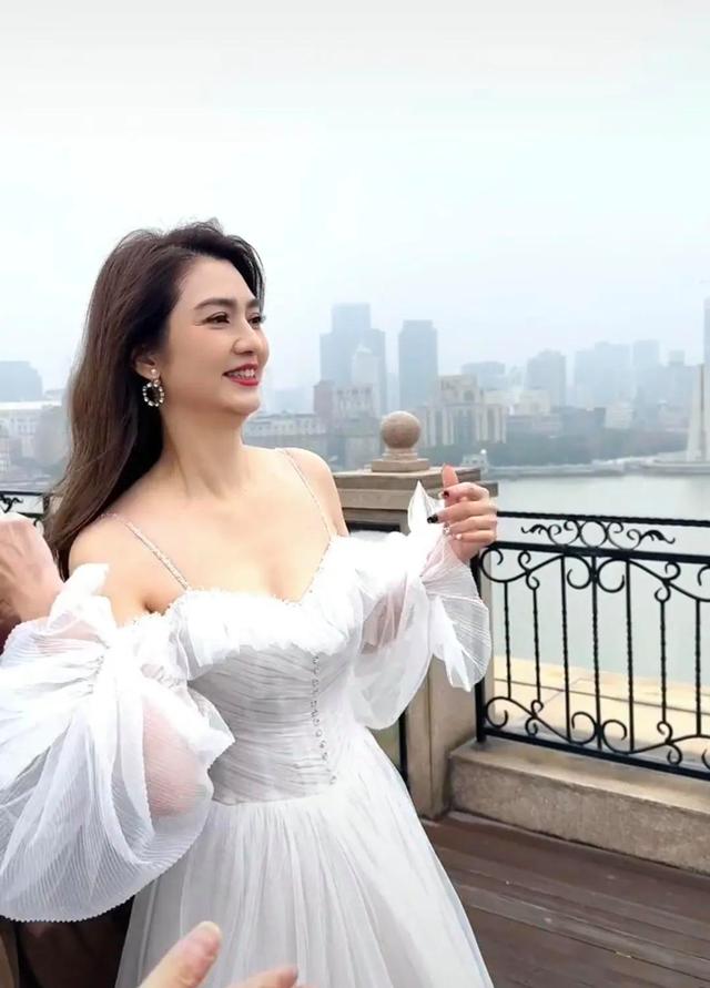 洪欣：永葆少女感的成熟女性偶像