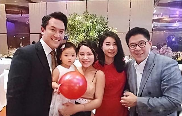 郭晶晶二女儿霍中怡太漂亮，大眼睛像奶奶朱玲玲，难怪爷爷霍震霆