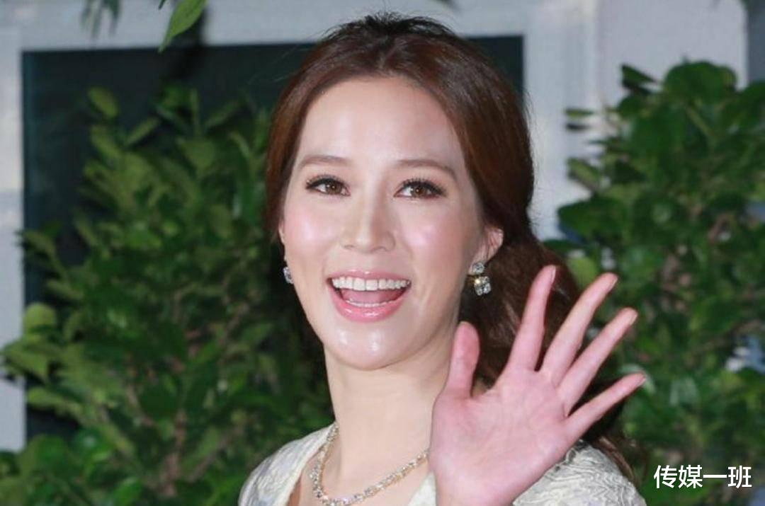 富豪老公疑似出轨，生完4胎的女明星为保正房地位正在拼第5胎？