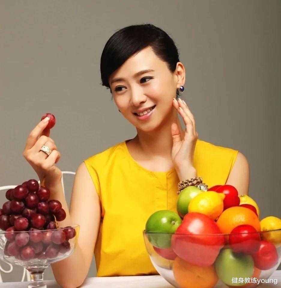 翁虹,一个月暴瘦15斤,揭秘她的5个生活细节,学会就瘦