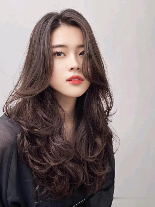 最具人气女发有哪些？锯齿刘海，挂耳短发，锁骨发，温柔长卷发