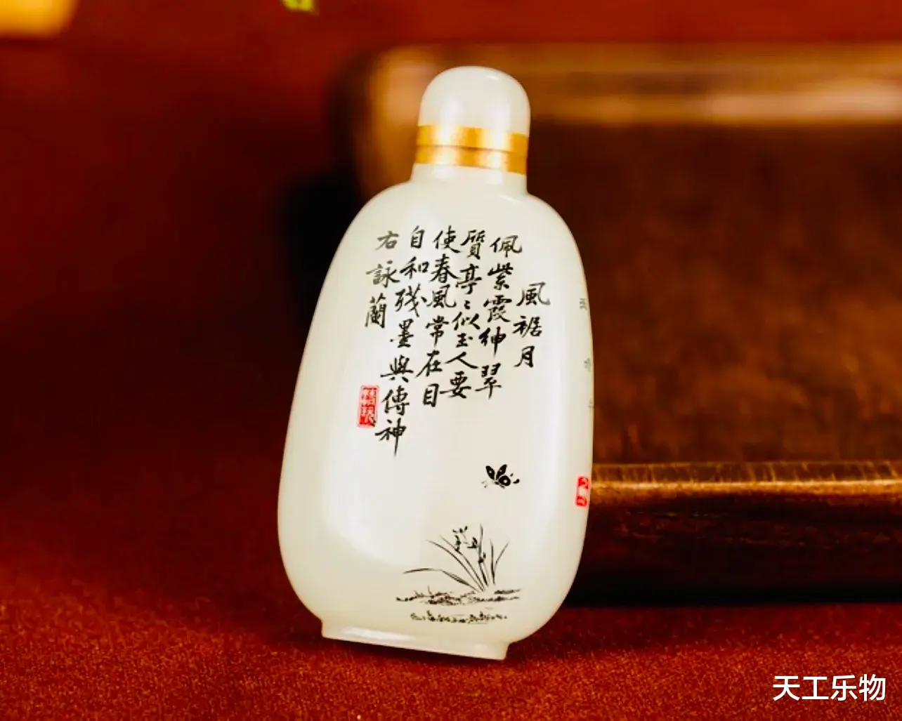 鼻烟壶|奢侈的文玩手把件！和田玉“咏兰”鼻烟壶！