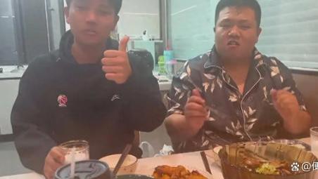 奥迪A8 解清栋立誓减肥失败！开奥迪去公司，进门就炫两个肉包子！