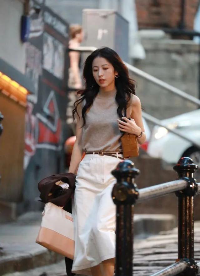 拿下小5岁的吴磊,这个“内娱普女”凭什么啊?