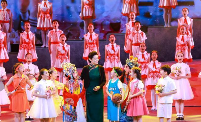 周涛|周涛：在六一晚会上饰演宋庆龄，演技比许晴宋佳等专业演员还传神