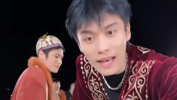 小杨哥援疆首秀排场大！麦迪娜大跳新疆舞被嘲掉价，站一旁似助理