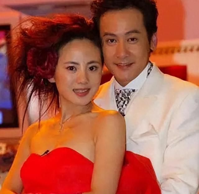 她因爱退圈做家庭妇女,却惨遭“插足”离婚,今44岁为儿子仍单身