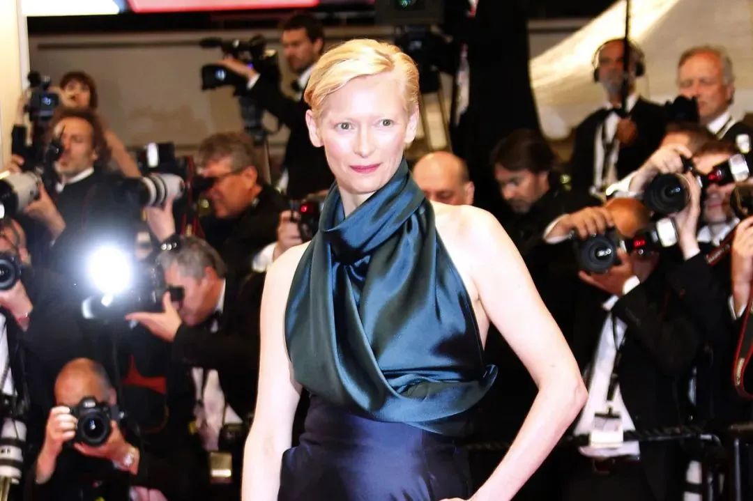 奥兰多|金发碧眼一米八的时尚仙后，让GD甘愿化身奶狗？！她什么来头…