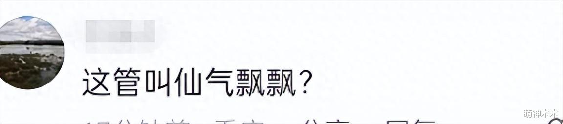 关晓彤红毯生图惹吐槽，身材臃肿腰腹凸出，纤长美腿优势也丢了