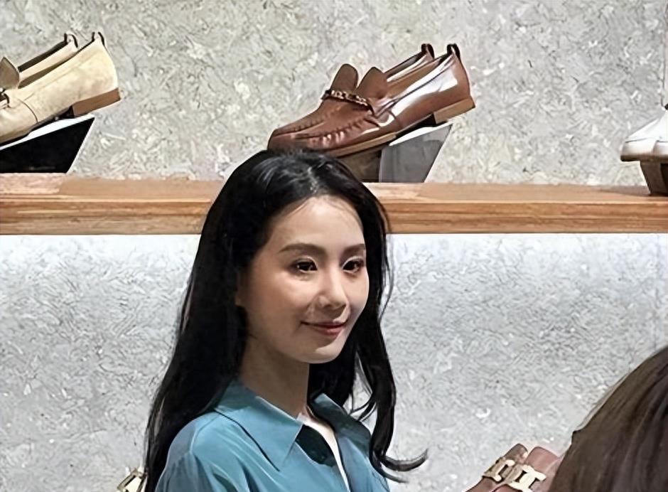 世上渣男千千万,最怕吴奇隆这一款,36岁的刘诗诗还是摘下了婚戒