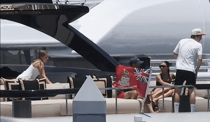 贝克汉姆12岁女儿初成长!青春期后身材火爆,身高163cm长腿抢眼