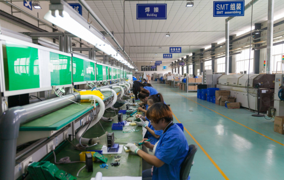 招聘|工厂招聘标准火了，“高学历懂法律、低学历会打人”，只要中间的