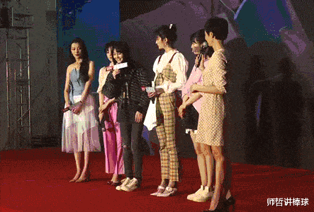 郑爽近照曝光,身体发福头发稀疏!网友:怎么丑成这样?!