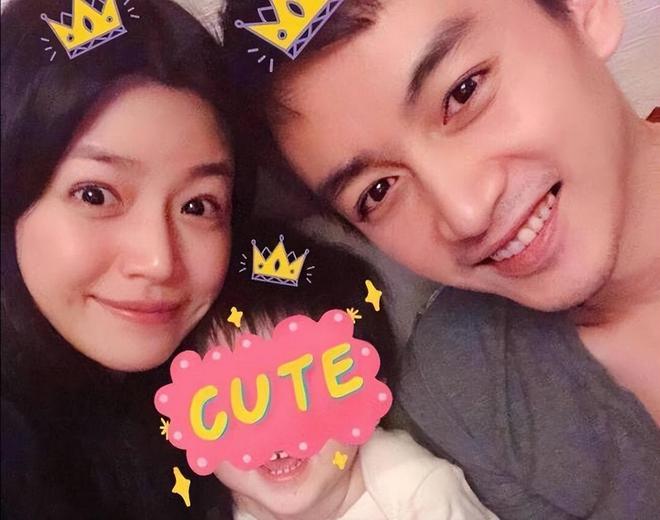 陈妍希|39岁陈妍希坐地铁被偶遇,真接地气?!穿背带裤素颜出镜,时尚又减龄