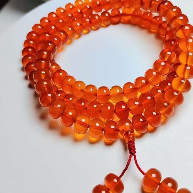 文玩|鱼也是文玩人？鱼界的文玩大师，看它盘的文玩，颜值堪比蜜蜡！