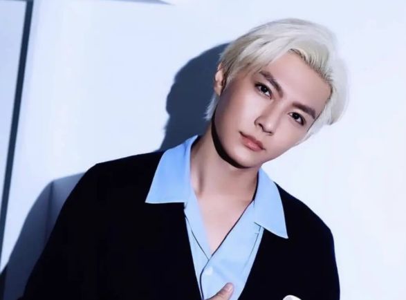 炎亚纶现身邱耀乐记者会,鞠躬向他道歉,邱耀乐全程低头激动落泪