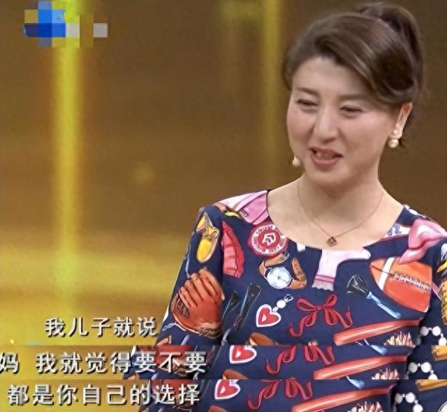 闫学晶：嫁大10岁二婚富商，46岁高龄产女，继女的选择让人泪目