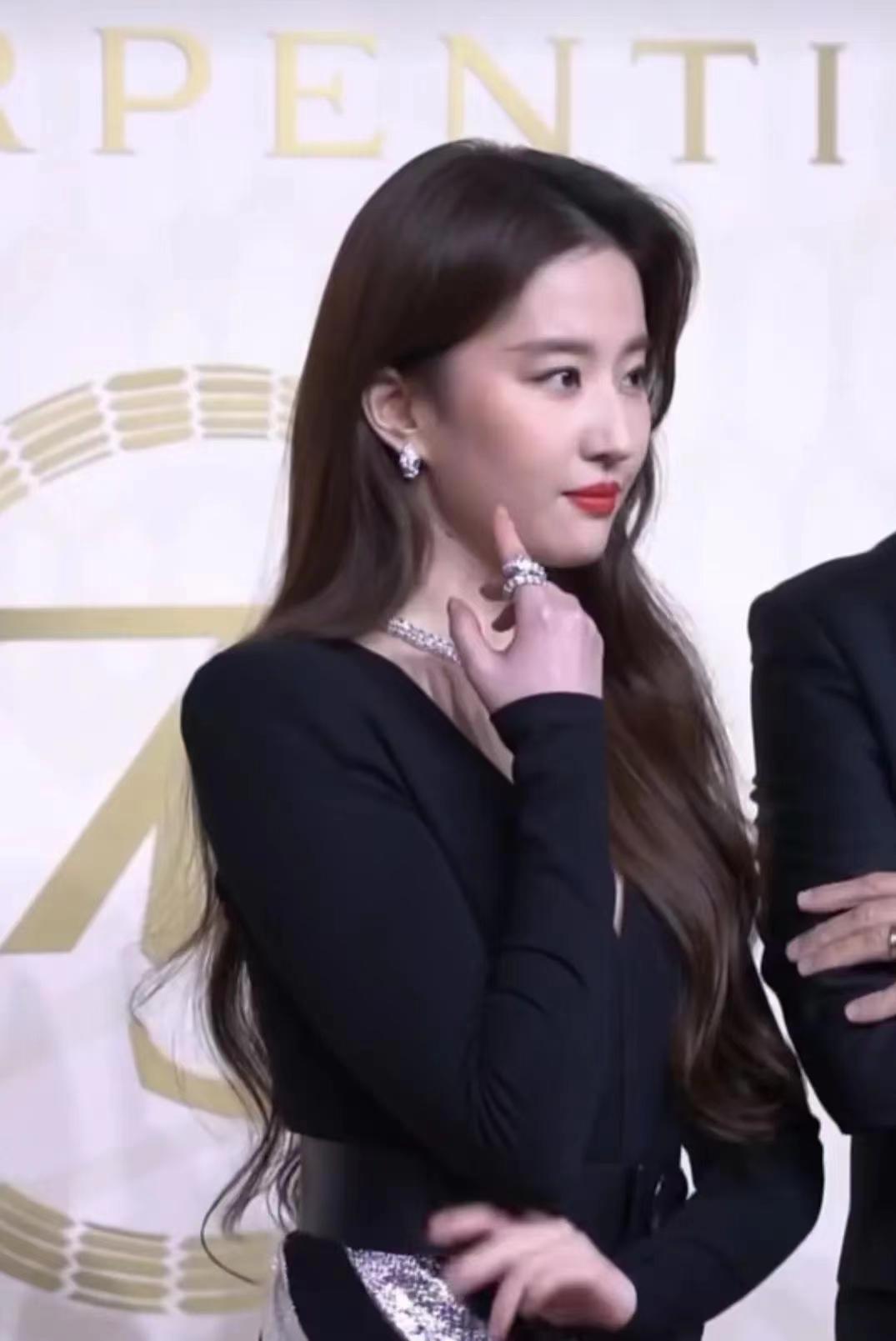 刘亦菲|刘亦菲担任全球品牌代言人,让章子怡巩俐等巨星黯然失色