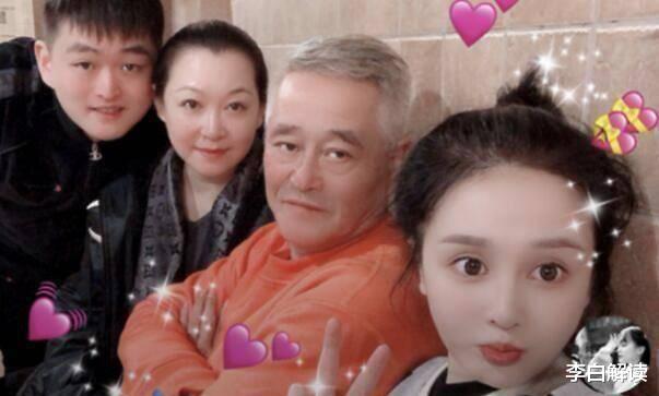 赵本山|赵本山巅峰期“左搂右抱”,网友:本山叔注意身体